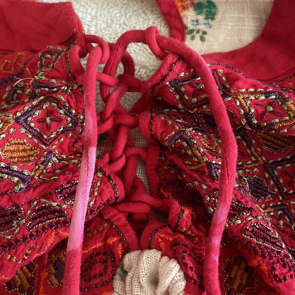 Free People Kissed By The Sun adorable cropped top with great embroidery - Picture 13 of 14